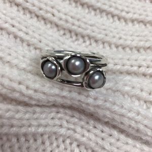 Sterling silver grey 3 pearl ring